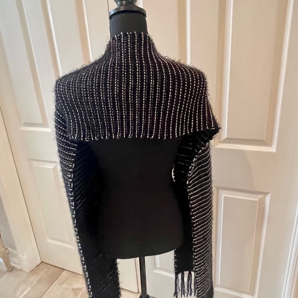 Gorgeous Black and Silver scarf. Can be work as a shawl as well - Picture 3 of 5